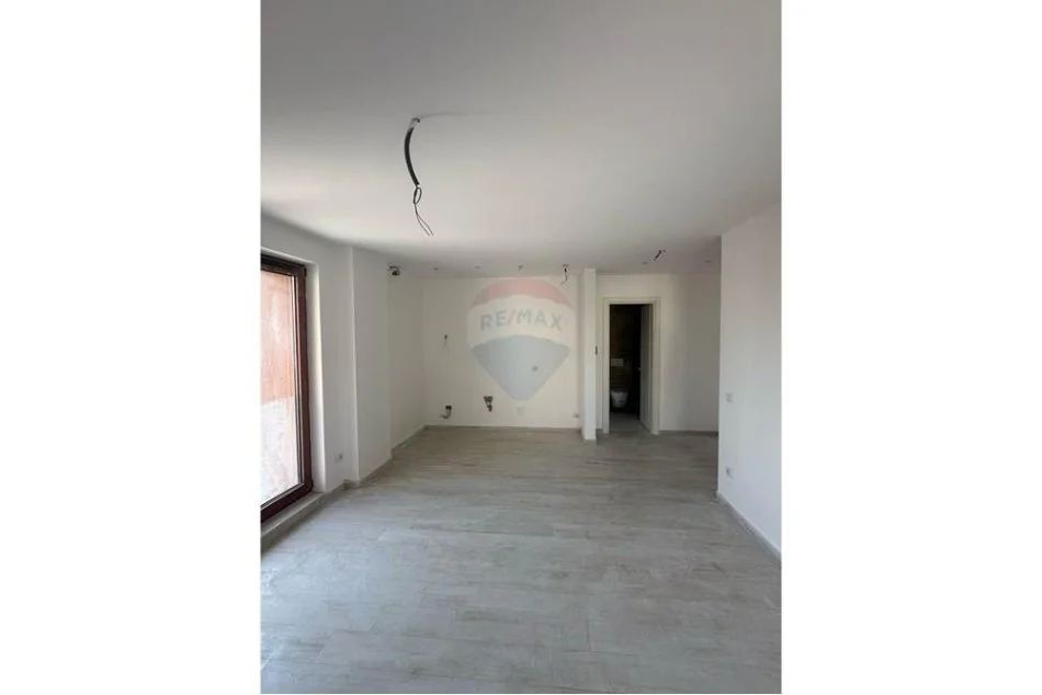 Tirane, jepet me qera ambjent biznesi Kati 5, 156 m² 2.800 € (Rr. e Kavajes)