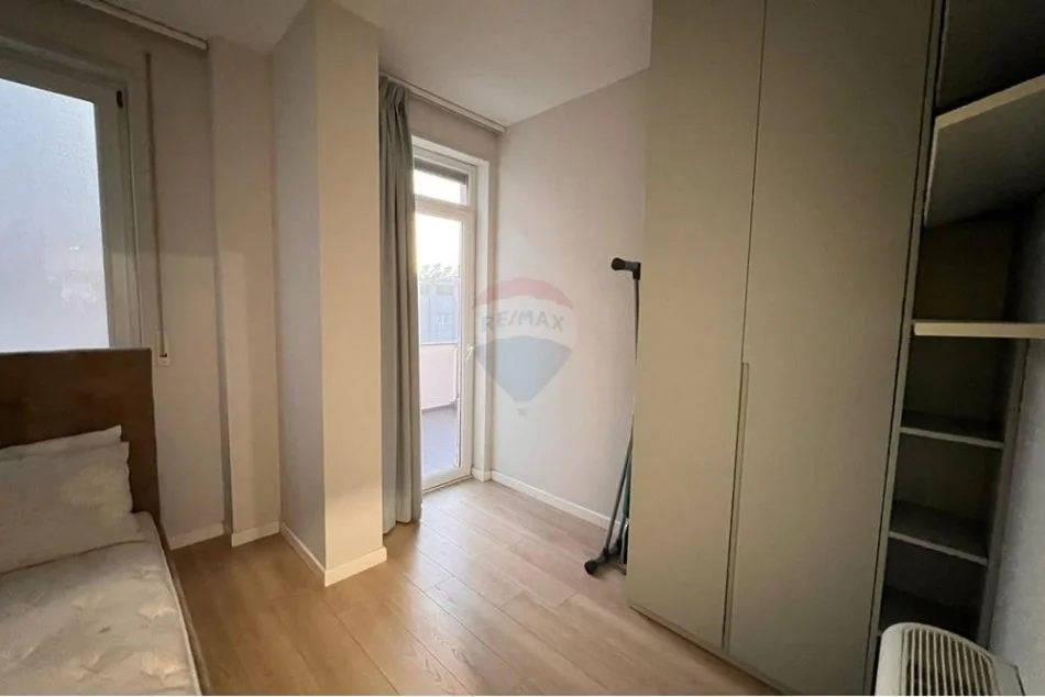 Tirane, jepet me qera apartament 3+1 Kati 3, 142 m² 1.100 € (Kopshti Botanik)