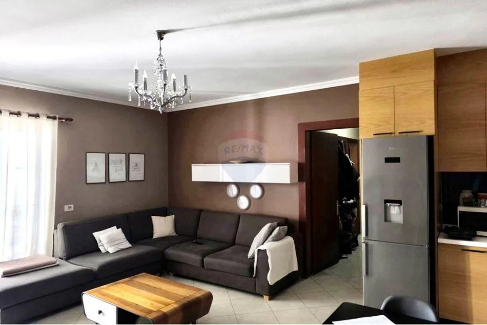 Tirane, shitet apartament 2+1+Ballkon Kati 8, 107 m² 198.000 € (Prane Kompleksit Delijorgji)