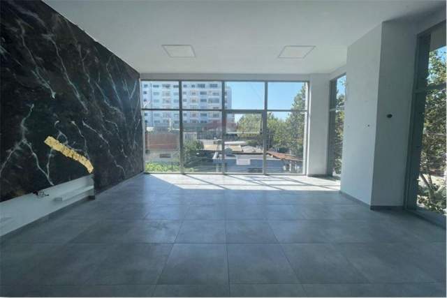 Tirane, jepet me qera ambjent biznesi Kati 2, 53 m² 250 Euro (Bulevardi Blu)