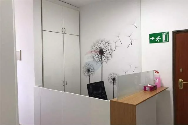 Tirane, jepet me qera zyre Kati 3, 210 m² 1.800 Euro (Blloku)