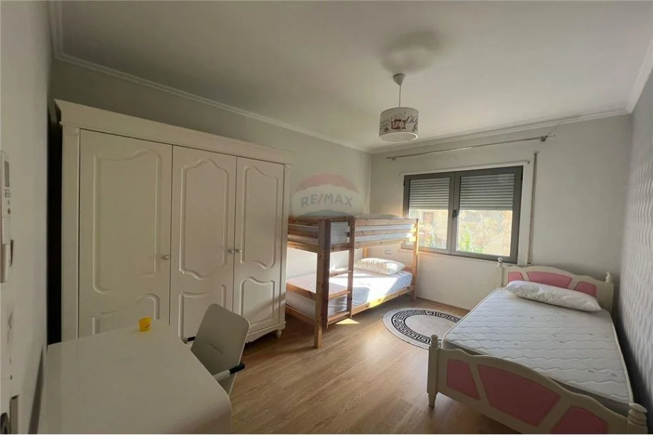 Tirane, jepet me qera apartament 2+1 Kati 2, 100 m² 600 € (Apartament 2+1 me qira ne Rrugen e Dibres)