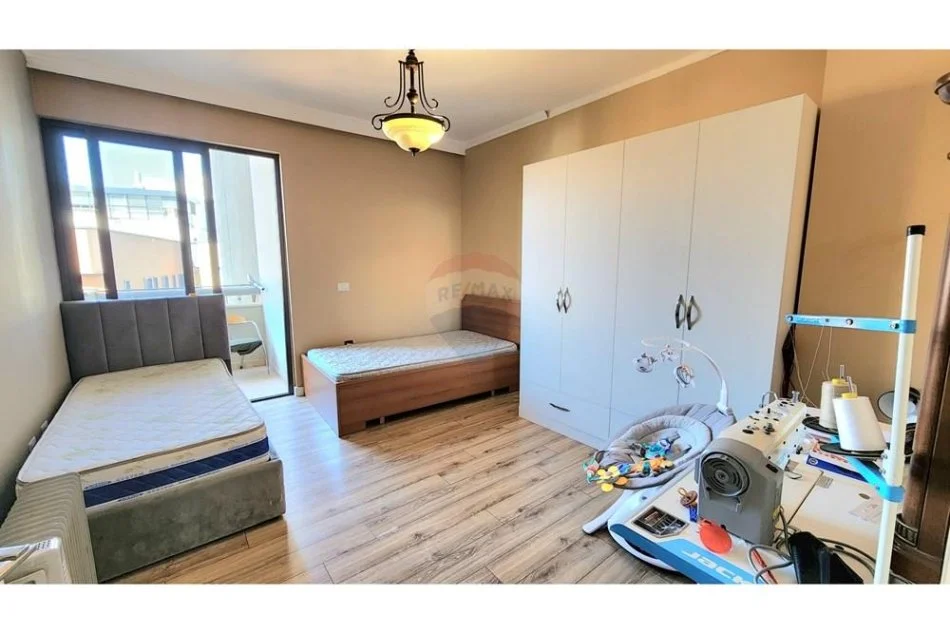 Tirane, shitet 3+1 Kati 10, 133 m² 295.000 € (Shitet apartament 3+1+2 tek Rruga e Kosovareve)