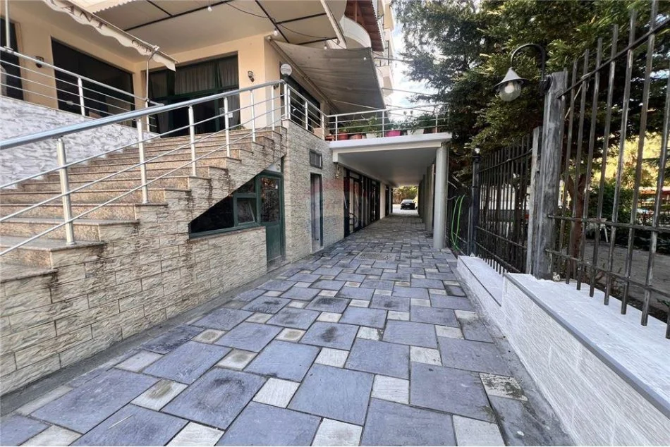 Vlore, jepet me qera ambjent biznesi Kati 0, 240 m² 2.000 € (Blv.Ismail Qemali)