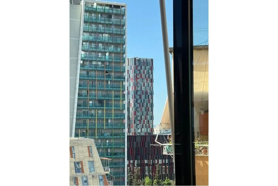 Tirane, jepet me qera apartament 1+1+Aneks+Ballkon Kati 9, 75 m² 900 € (Rruga Faik Konica)