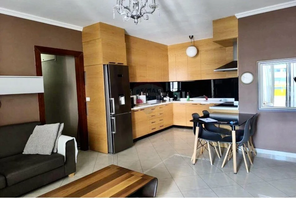Tirane, shitet apartament 2+1+Ballkon Kati 8, 107 m² 198.000 € (Prane Kompleksit Delijorgji)