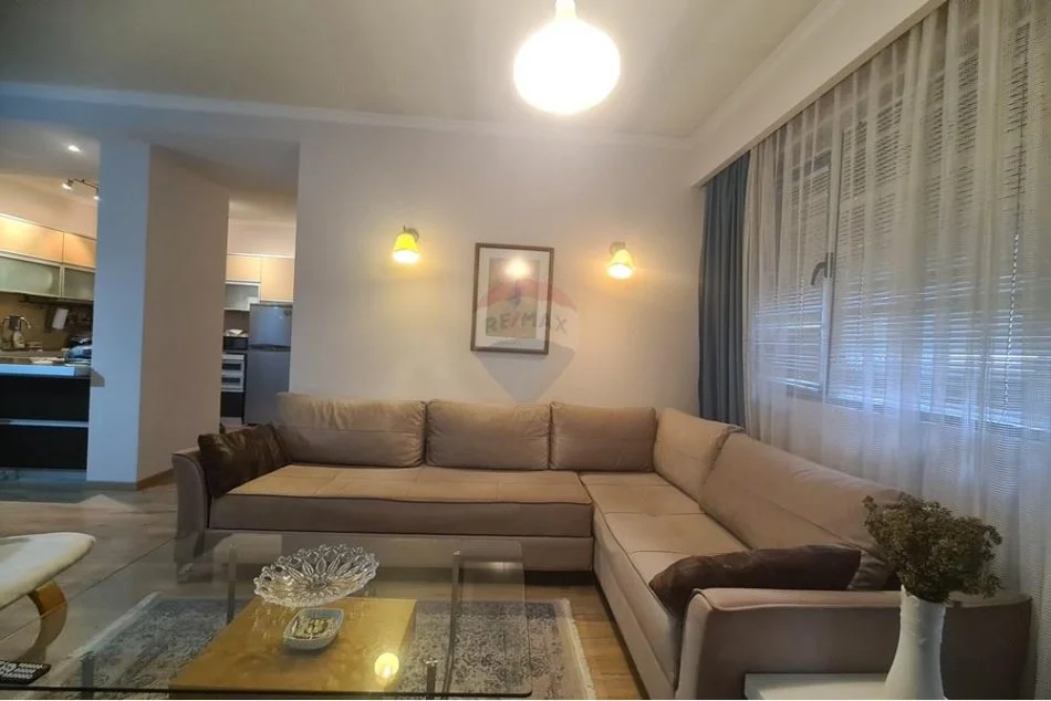 Tirane, jepet me qera apartament 2+1+Aneks+Ballkon , 100 m² 850 € (Sami Frashëri)