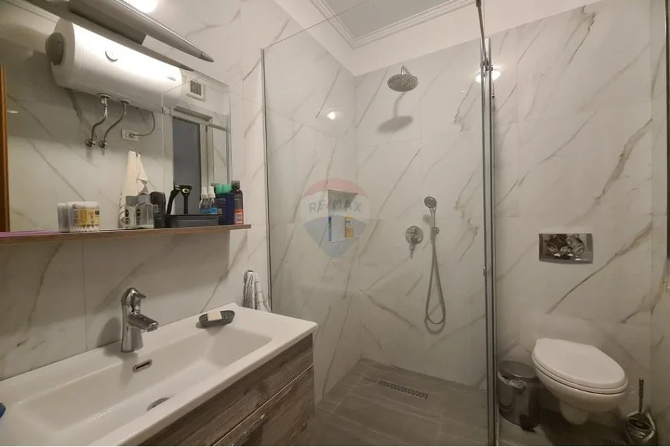 Tirane, jepet me qera apartament 2+1+Aneks+Ballkon , 100 m² 850 € (Sami Frashëri)