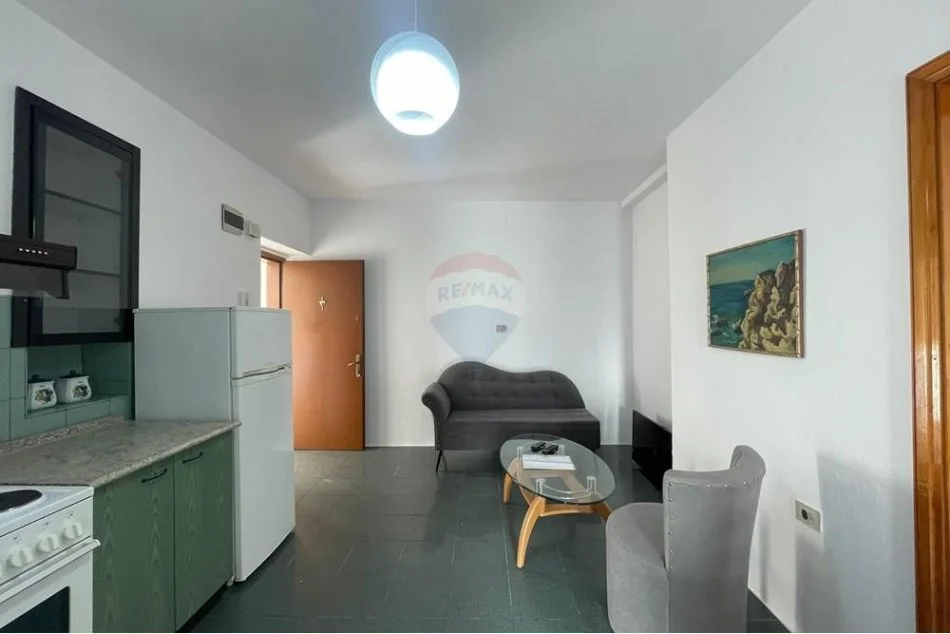 Tirane, jepet me qera apartament 1+1+Ballkon Kati 2, 55 m² 450 € (Inxhinieri Ndërimit)