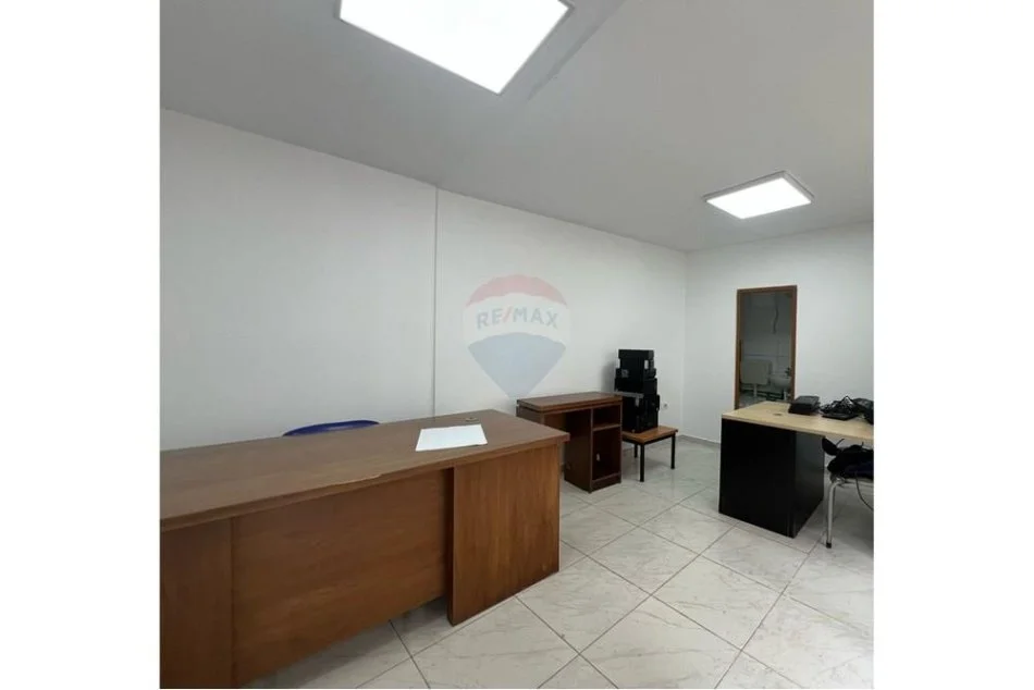 Tirane, jepet me qera , 25 m² 350 € (Mine Peza)