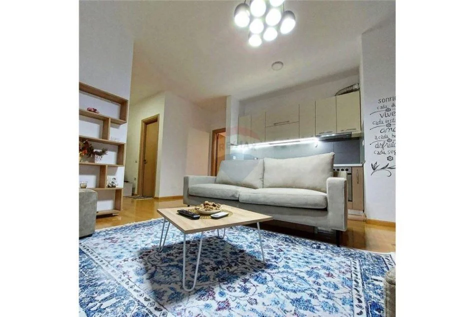 Tirane, jepet me qera apartament 2+1+Aneks+Ballkon , 101 m² 700 € (Selvia)