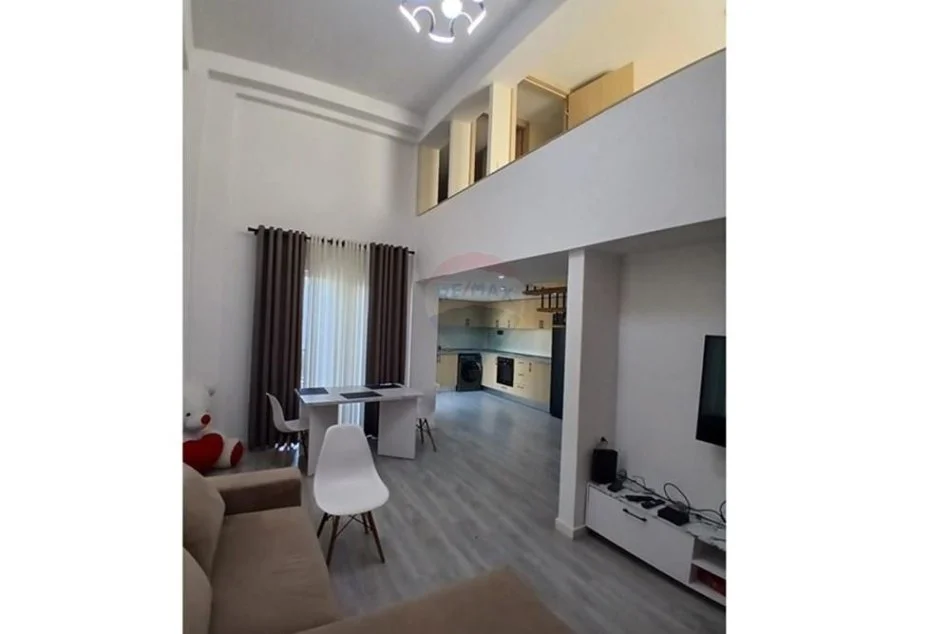 Tirane, jepet me qera apartament duplex 2+1 , 500 € (Liqeni i Thate)