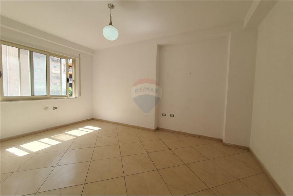 Tirane, shitet apartament 2+1 Kati 3, 105 m² 130,000 € (Astir - Rruga Aleksandri i Madh - Astir, Albania)