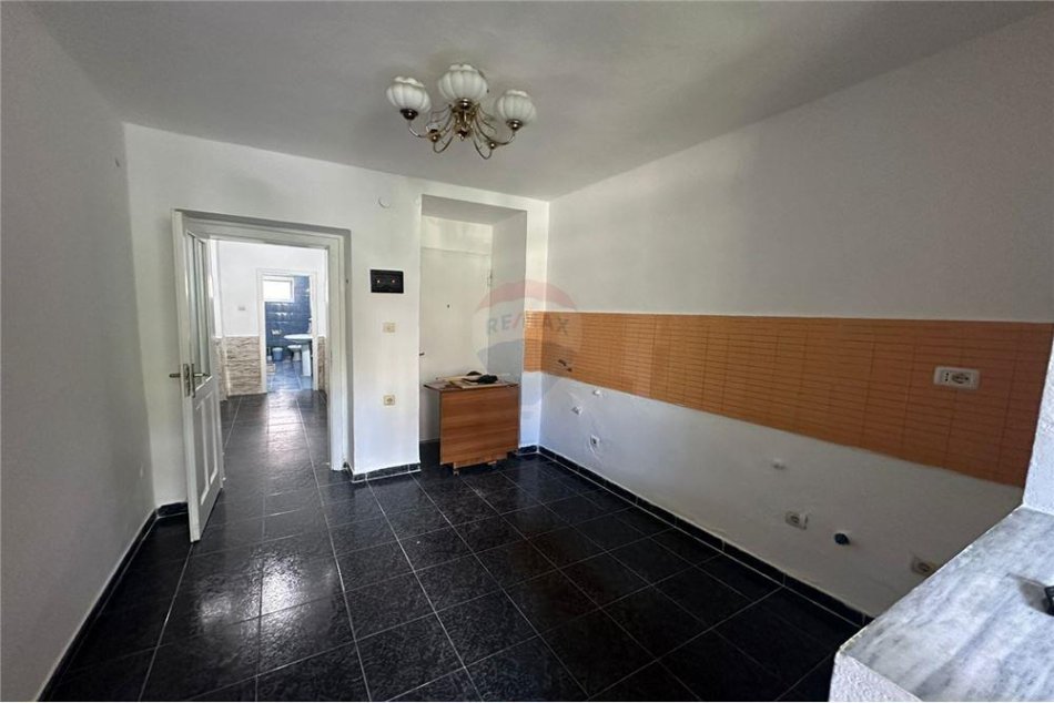 Tirane, shitet apartament 2+1 Kati 1, 86 m² 137.699 € (Rruga Muhamet Gjollesha - 21 Dhjetori, Albania)