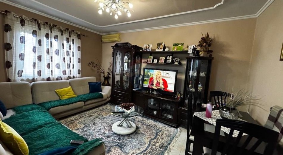 Tirane, jepet me qera 1+1 , 55 m² 380 € (Oxhaku tek Porcelane)