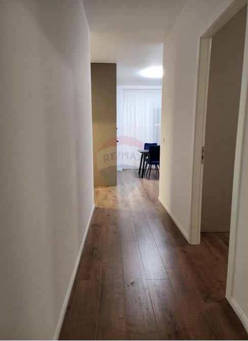 Tirane, jepet me qera 2+1 Kati 0, 85 m² 900 € (Prane Kopshtit Botanik)