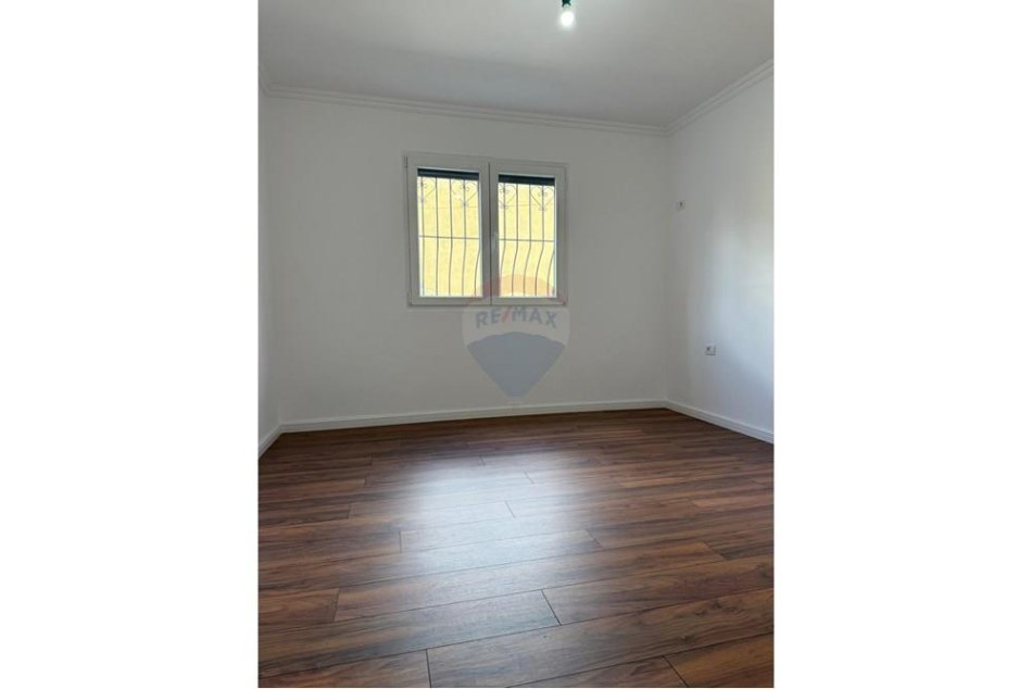 Tirane, jepet me qera apartament 1+1 Kati 2, 63 m² 700 € 