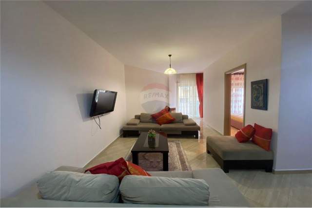 Tirane, jepet me qera apartament 1+1 Kati 3, 70 m² 450 Euro (Rruga barrikadave)