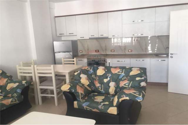 Tirane, jepet me qera apartament 2+1+BLK Kati 5, 92 m² 350 Euro (Foto Xhavella)