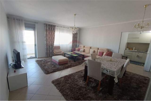 Tirane, jepet me qera apartament 3+1+BLK Kati 6, 120 m² 600 Euro (Rruga Kavajes)