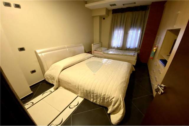 Tirane, jepet me qera apartament 1+1+BLK Kati 2, 78 m² 500 Euro (Rruga Bogdaneve)