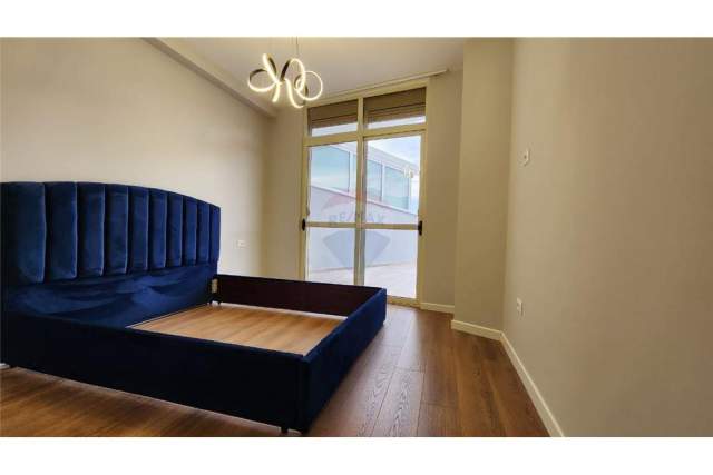 Tirane, shitet apartament 2+1+BLK Kati 4, 95 m² 196.000 Euro (Rruga Barrikadave)
