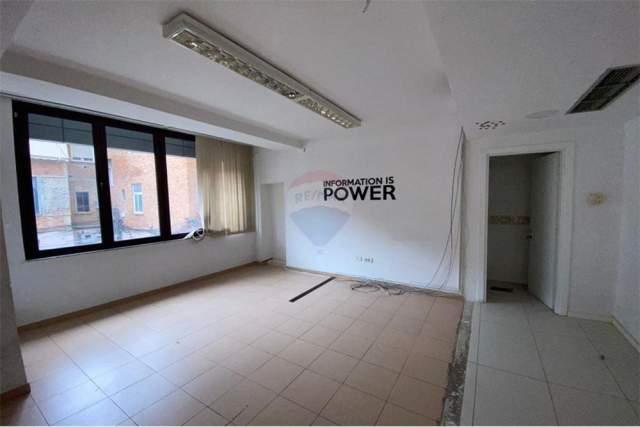 Tirane, jepet me qera ambjent biznesi Kati 1, 575 m² 8.500 Euro (bllok)