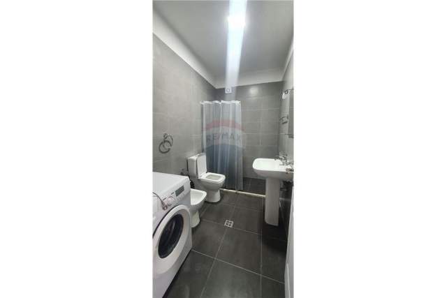 Tirane, jepet me qera apartament 1+1+BLK Kati 8, 60 m² 400 Euro (Rruga Elbasanit)