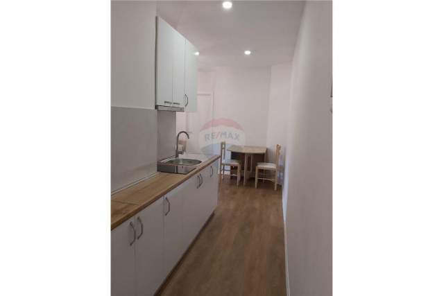 Tirane, jepet me qera apartament 1+1+BLK Kati 4, 50 m² 400 Euro (hoxha tahsim)