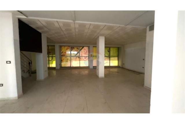 Durres, jepet me qera ambjent biznesi Kati 0, 446 m² 3.200 Euro (Durres)