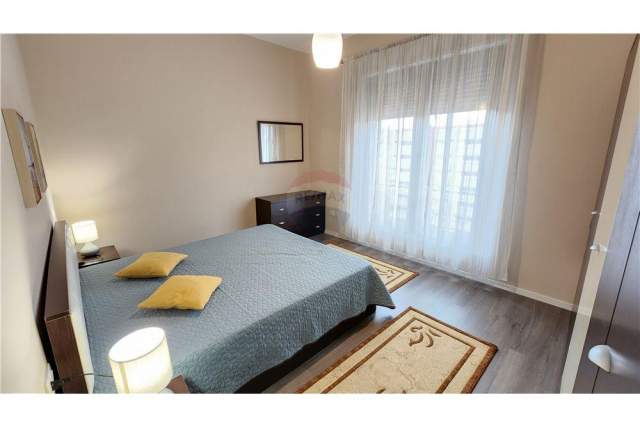 Tirane, jepet me qera apartament 2+1+BLK Kati 8, 118 m² 700 Euro (Kompleksi Deliorgji)
