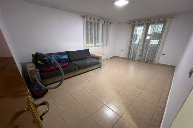 Tirane, jepet me qera apartament 2+1 Kati 2, 80 m² 380 Euro (21 dhjetori)