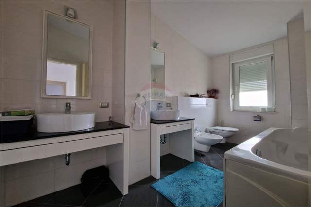 Tirane, jepet me qera apartament 2+1+BLK Kati 3, 115 m² 1.200 Euro (Rezidenca Touch of Sun)