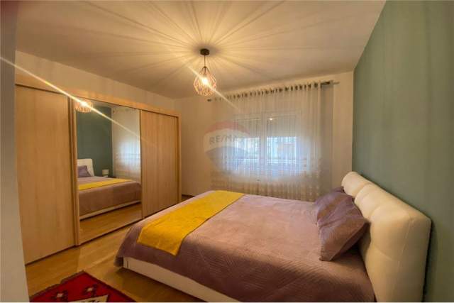 Tirane, jepet me qera apartament 3+1 Kati 2, 130 m² 1.400 Euro (Tegu)