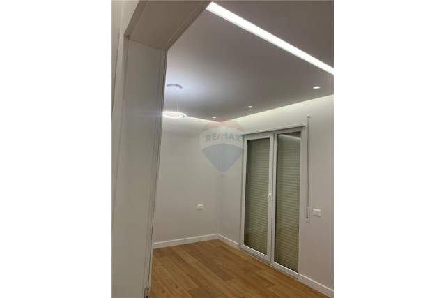 Tirane, jepet me qera apartament 2+1+BLK Kati 7, 110 m² 350 Euro (Loni Ligori)