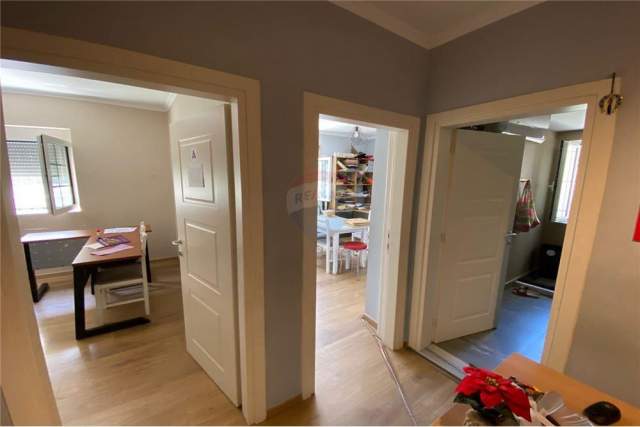 Tirane, shitet apartament 2+1 Kati 2, 71 m² 142.000 Euro (Shallvaret)