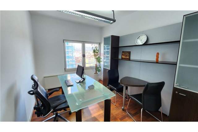 Tirane, jepet me qera zyre Kati 13, 100 m² 1.400 Euro (Bulevardi Bajram Curri)