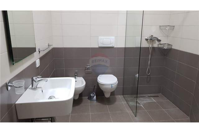 Tirane, jepet me qera apartament 2+1+BLK Kati 3, 120 m² 650 Euro (Rruga Frosina Plaku)