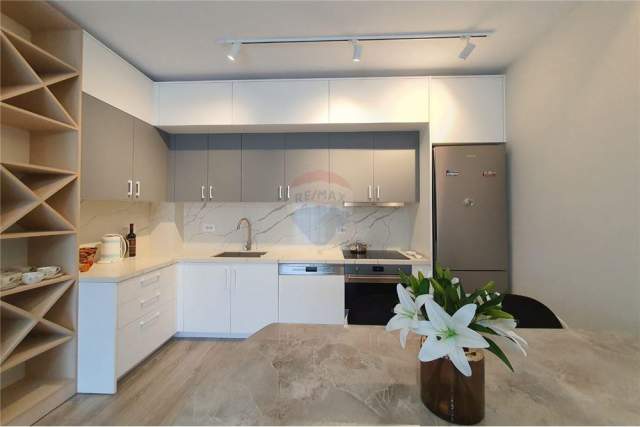 Tirane, jepet me qera apartament 1+1+BLK Kati 6, 70 m² 650 Euro (Kika 2)