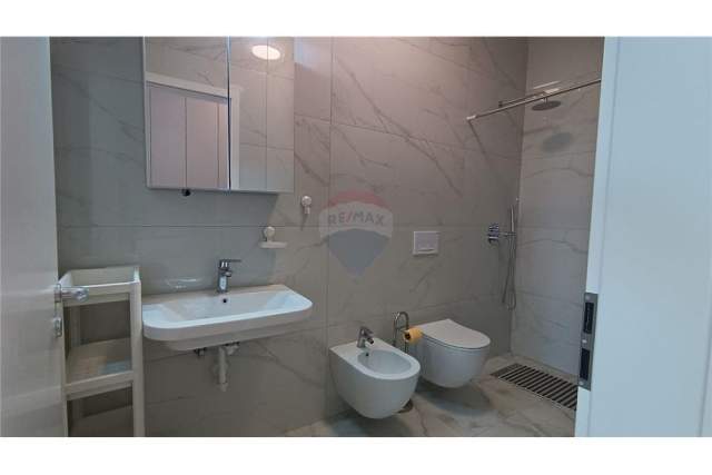 Tirane, jepet me qera 1+1+BLK Kati 10, 62 m² 450 Euro (Siri Kodra)