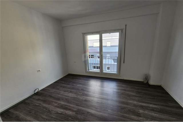 Tirane, jepet me qera apartament 2+1+BLK Kati 5, 110 m² 650 Euro (Rruga Dibres)