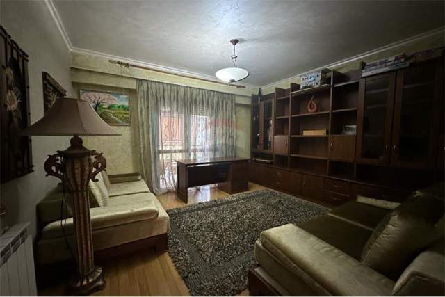 Tirane, jepet me qera apartament 3+1+BLK Kati 2, 140 m² 800 Euro (Zogu i Zi)