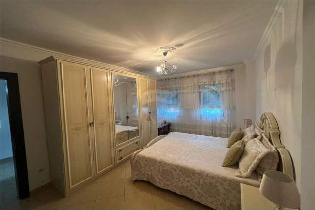 Tirane, jepet me qera apartament 1+1+BLK Kati 3, 80 m² 450 Euro (Liqeni i Thate)