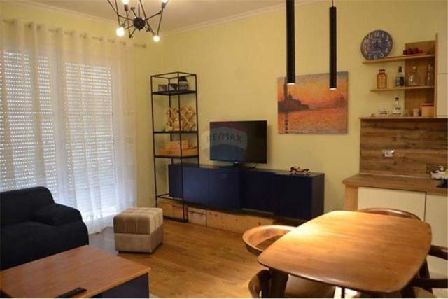 Tirane, jepet me qera apartament 2+1+BLK Kati 2, 110 m² 600 Euro