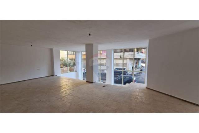 Tirane, jepet me qera ambjent biznesi Kati 0, 120 m² 100.000 Euro (Mine Peza)