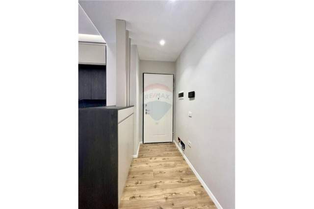 Tirane, jepet me qera apartament 800 Euro