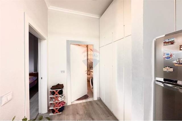 Tirane, jepet me qera apartament 2+1 72 m² 800 Euro