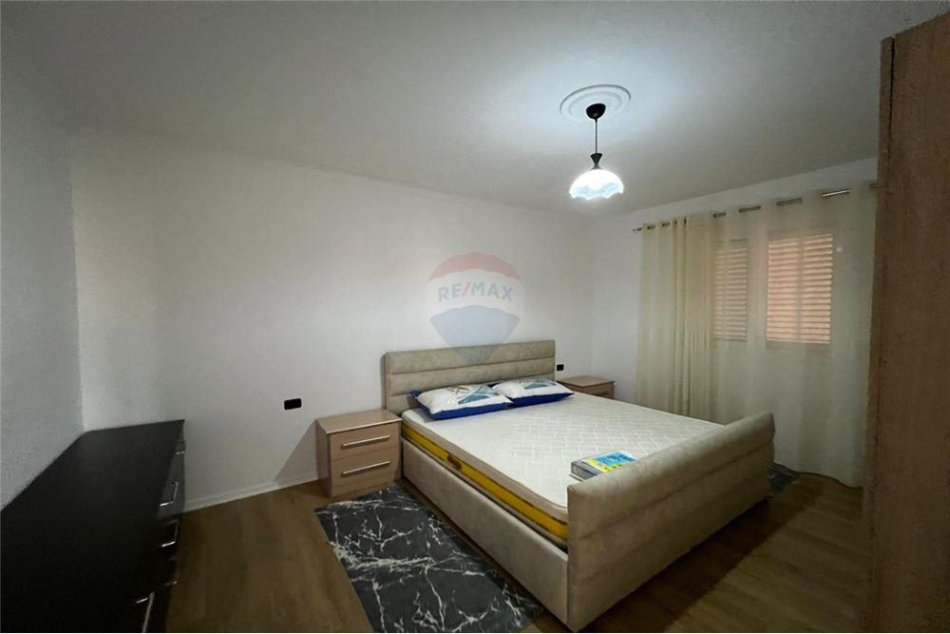 Tirane, jepet me qera apartament 2+1 Kati 3, 82 m² 450 € (rruga e dibres)