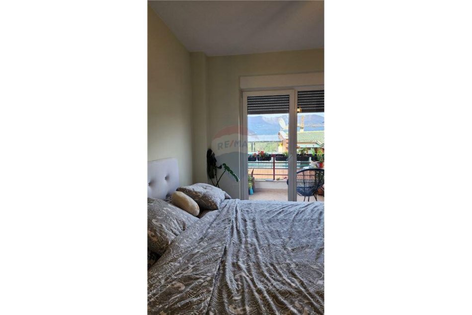 Tirane, jepet me qera 2+1+Ballkon Kati 4, 800 € (kopshti zoloogjik)
