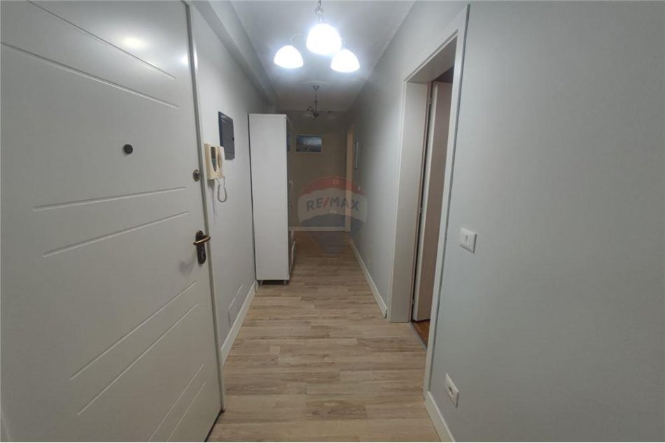 Tirane, jepet me qera apartament 2+1+Ballkon Kati 4, 95 m² 800 € (21 dhjetori)